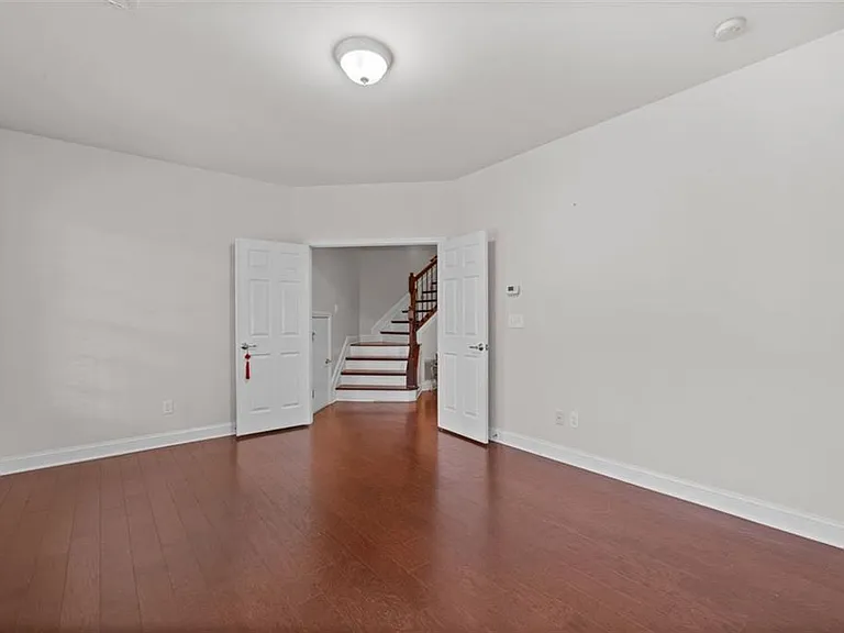 1034 E Paces Ln NE — Photo 32