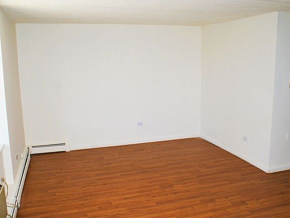 3rd image of 6425 Broadway APT 3C