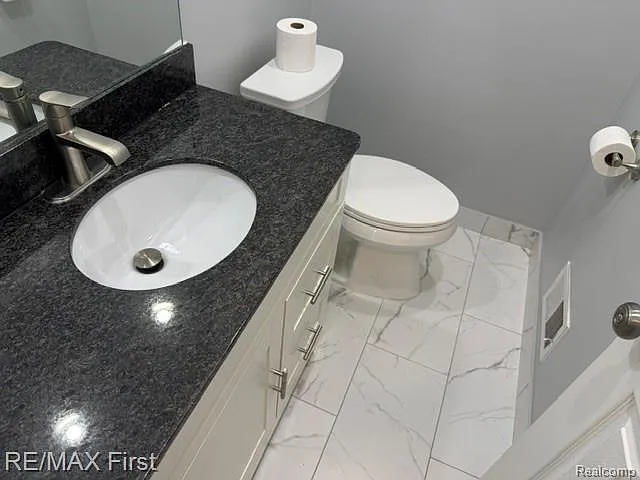 15012 Congress Dr — Photo 6