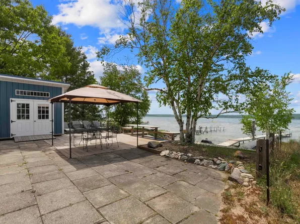4354 Crystal Dr, Beulah, MI 49617