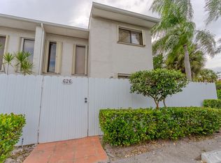 626 NE 195th St, Miami, FL 33179