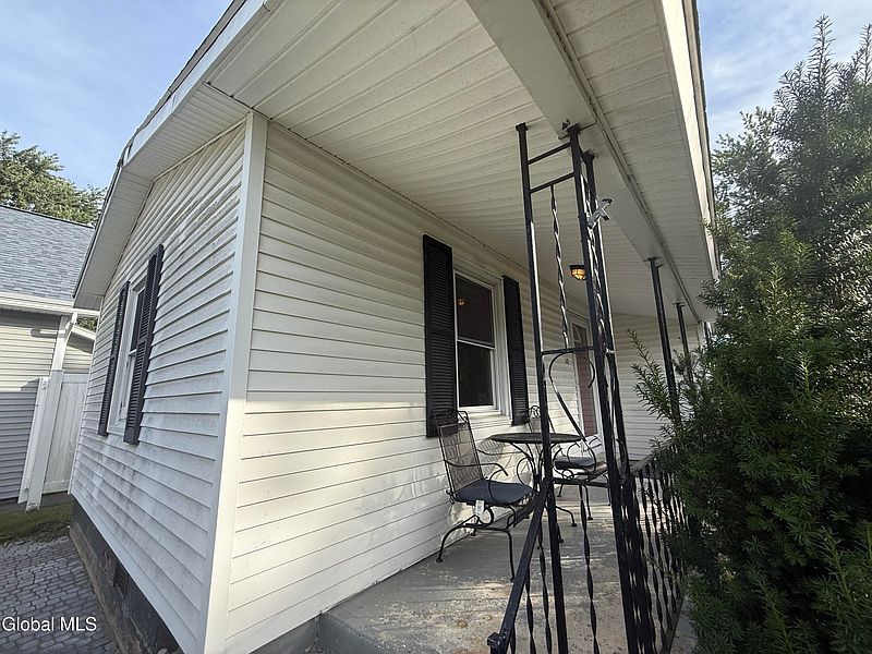5th image of 110 Clement Avenue