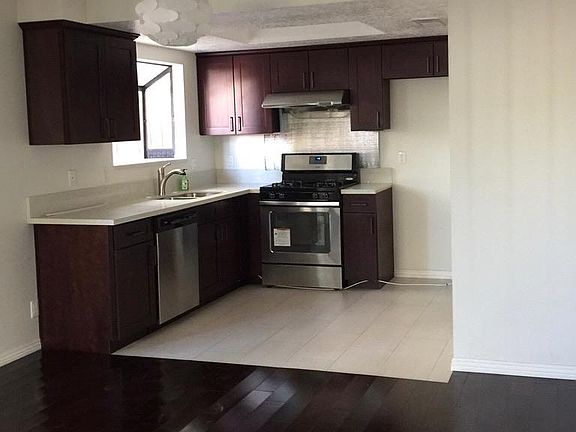 2nd image of 500 E Saxon Ave