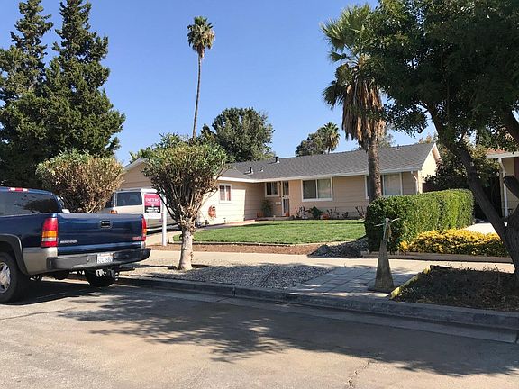 3rd image of 902 River Park Dr