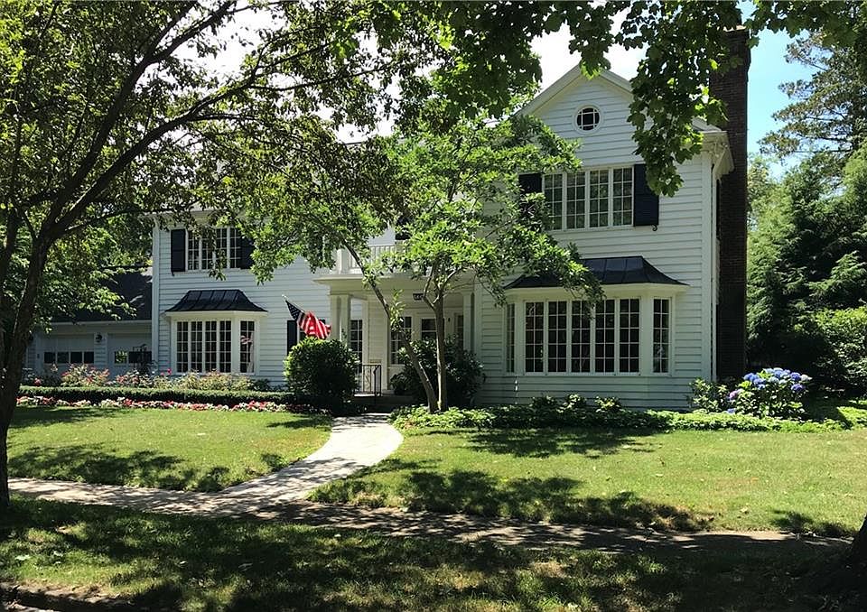 1st image of 208 Superior Ave