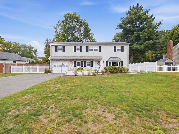 3rd image of 37 Rustcraft Rd