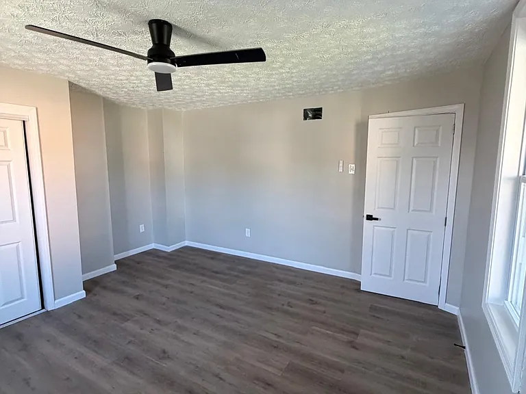 215 Latimer Ave — Photo 8