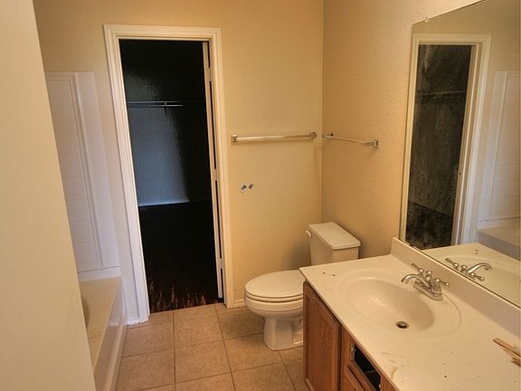 3rd image of 13600 Gilwell Dr