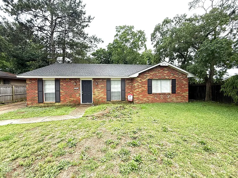 5712 Roxboro Dr — Photo 1