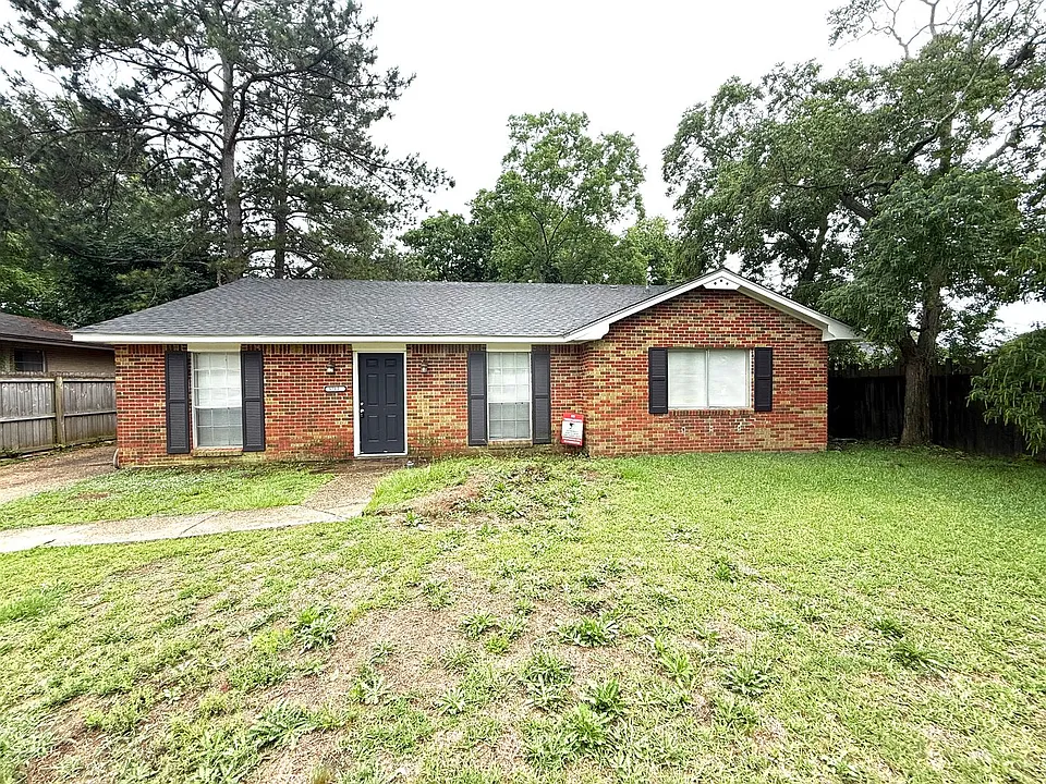 5712 Roxboro Dr