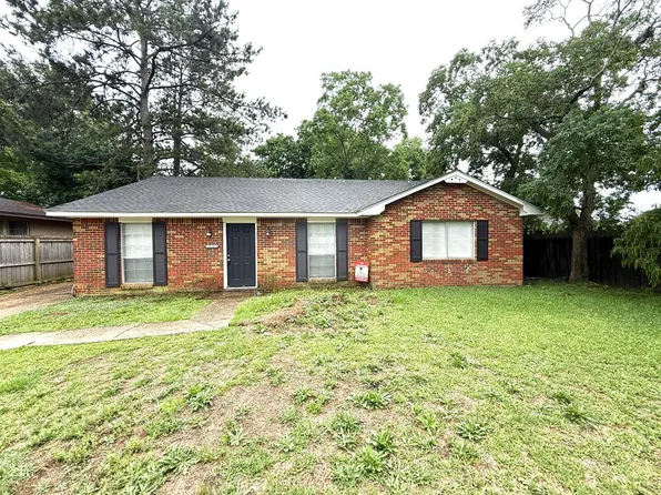 5712 Roxboro Dr, Montgomery, AL 36117