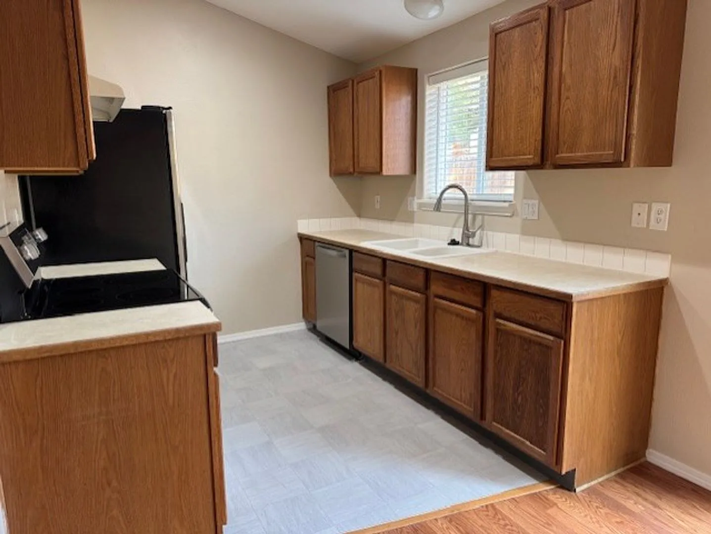 Single level home SW Bend — Photo 3