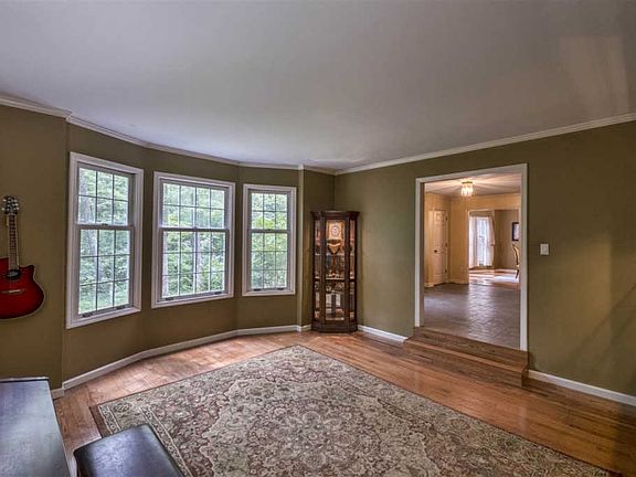 5th image of 107 Hickory Hill Ln
