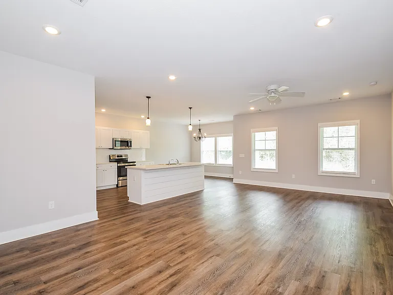 54 Laura Ct — Photo 5