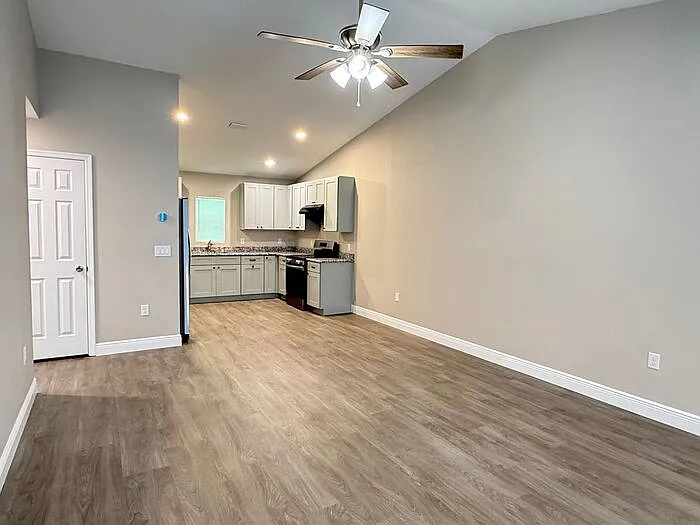 3 bed, 2.0 bath, 1311 sqft, $1,700 — Photo 3