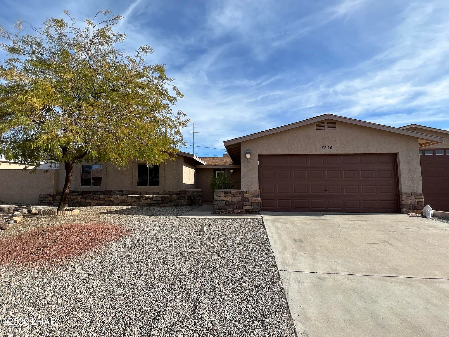 3 bed, 2.0 bath, 1398 sqft, $2,200 — Photo 2