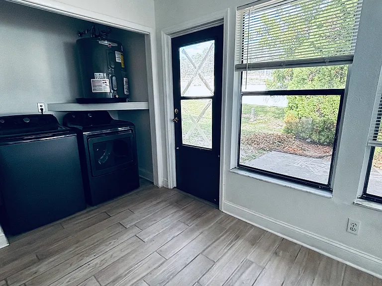 2130 Bancroft Pl #E — Photo 19