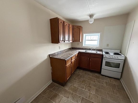 3rd image of 709-711 Oswego St APT 5