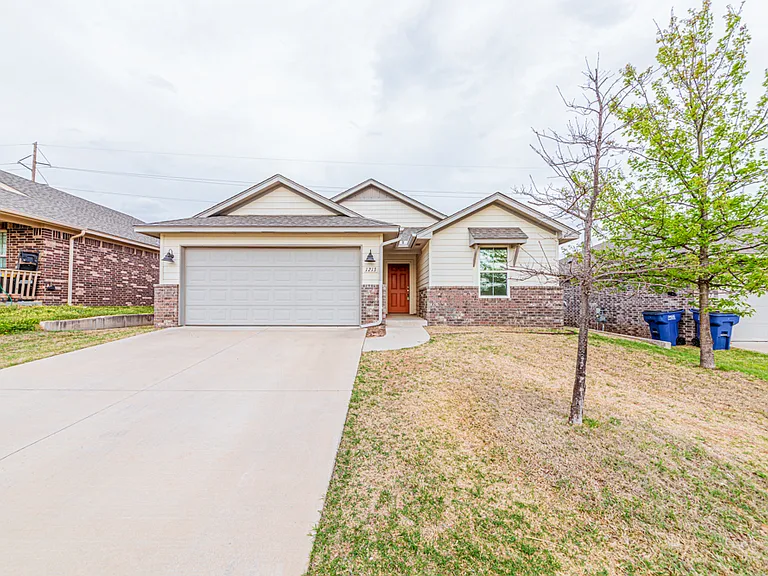 1213 S Landry Ln — Photo 1