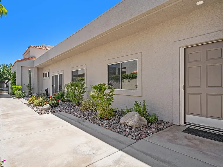 48 Pebble Beach Dr — Photo 39