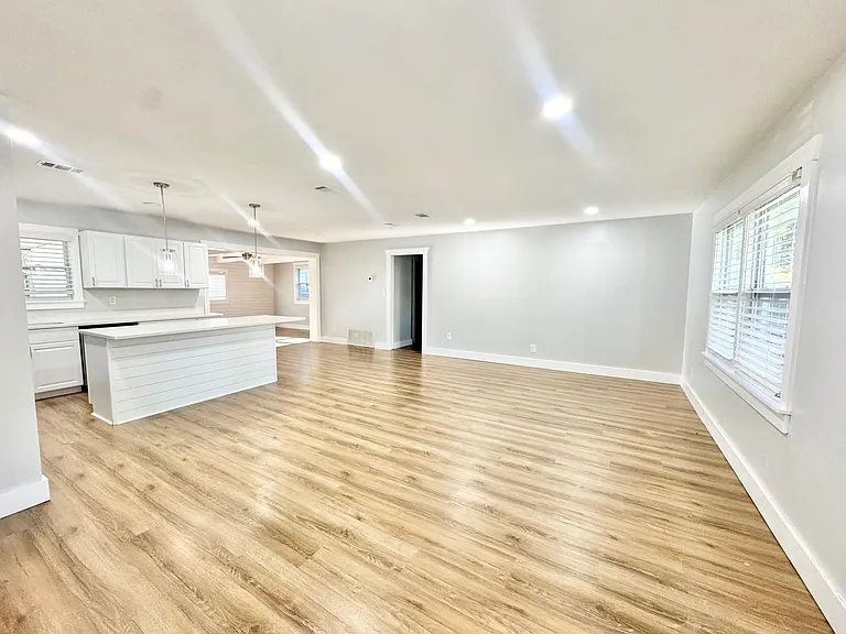 607 Dyches Dr — Photo 6