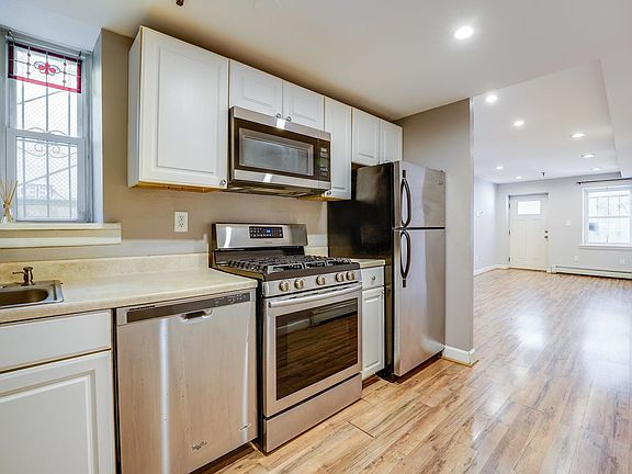 3rd image of 121 Garrison Ave APT B1