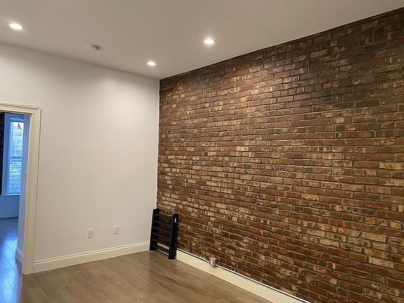 5th image of 3143 41st St APT 3L