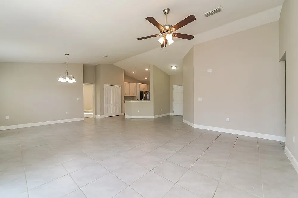 4 bed, 2.0 bath, 1814 sqft, $2,960 — Photo 4