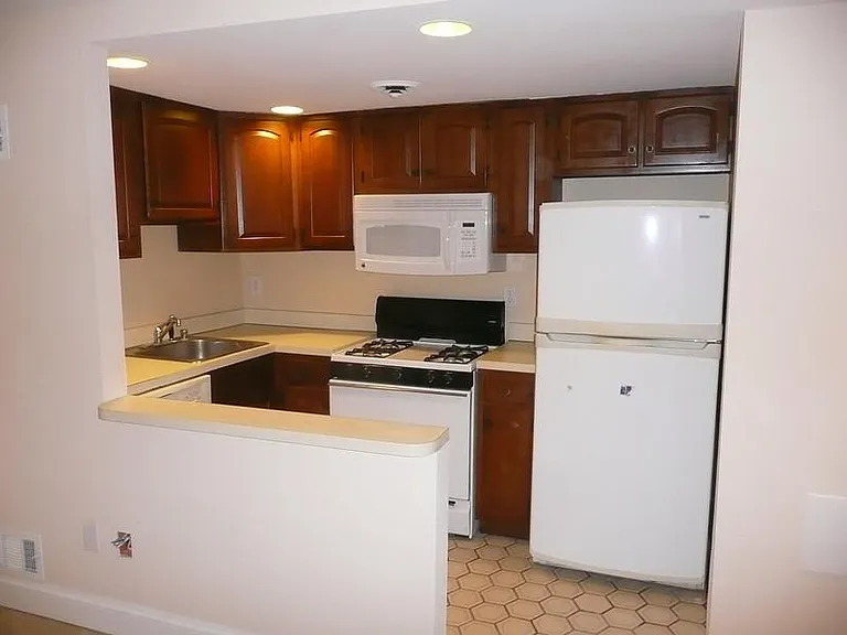 1012 E Capitol St NE #B — Photo 7