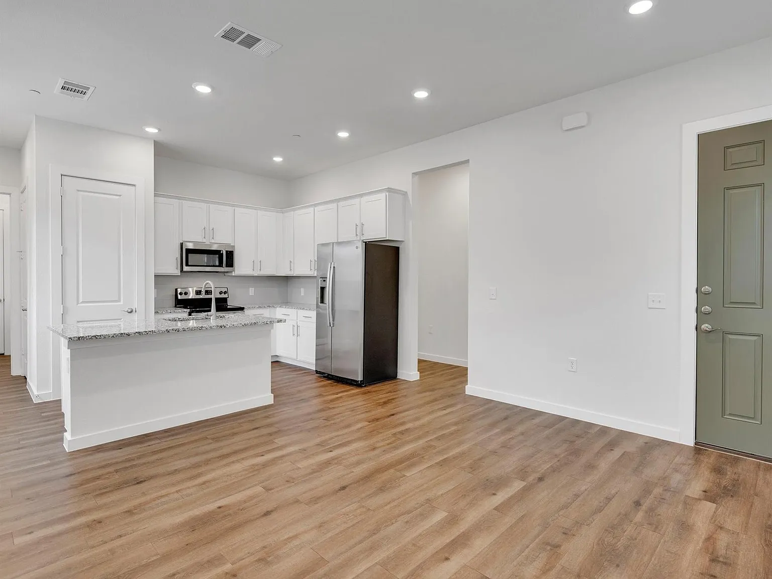 2 bed, 2.0 bath, 963 sqft, $2,499 — Photo 4