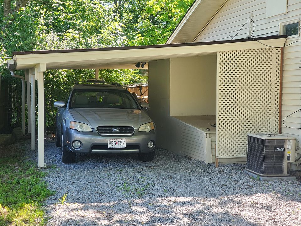 2nd image of 408 W Boulevard Ct
