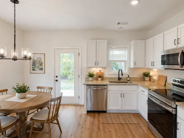 860 Levitan Dr, Columbia, TN 38401