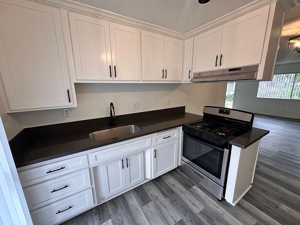 1742 #J4 Kitchen