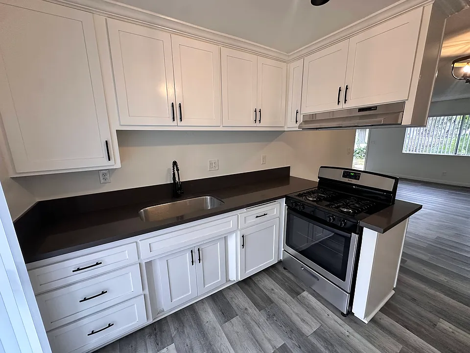 1742 #J4 Kitchen