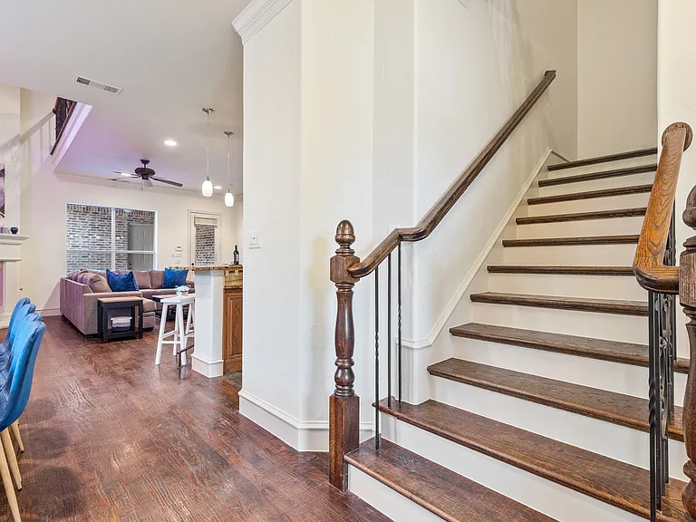 5920 Penrose Ave — Photo 10