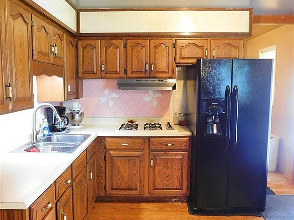 3rd image of 260 Barbara Ln