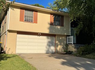 705 Wheaton Rd, Iowa City, IA 52246