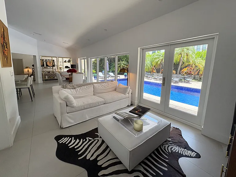 323 Caribbean Rd — Photo 10
