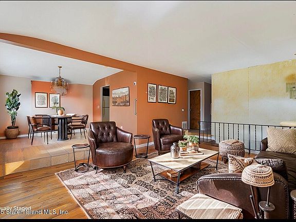 4th image of 1061 Arden Ave