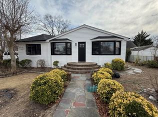 22 10th St, Ronkonkoma, NY 11779