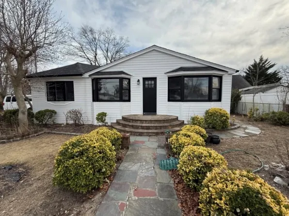 22 10th Street, Ronkonkoma, NY 11779