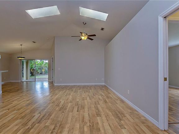 4th image of 11736 Lynmoor Dr