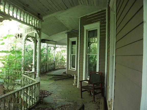 2nd image of 837 Wall St