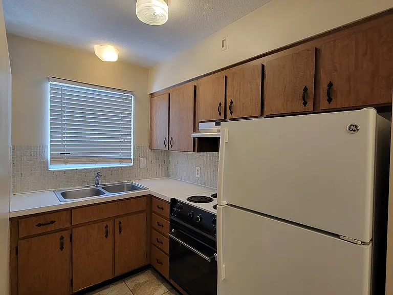 300 35th Ave N #F3 — Photo 7