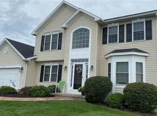 7 Caitlin Trl, West Henrietta, NY 14586