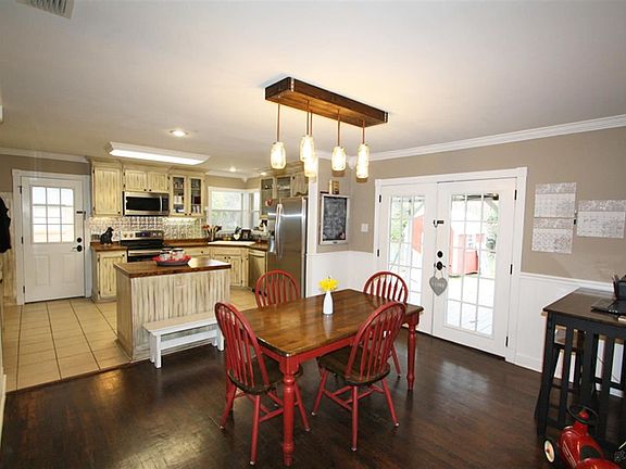 5th image of 2106 Crestwood Dr