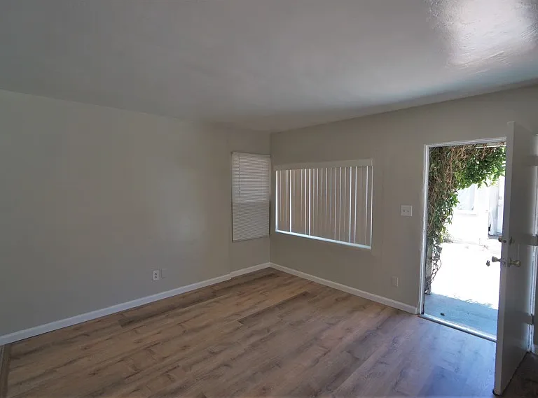 4265 Euclid Ave #4 — Photo 4