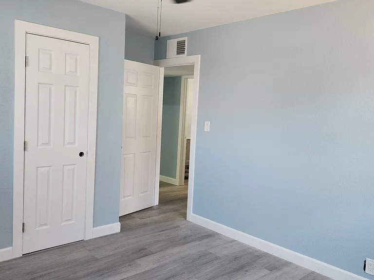 5002 S 36th Dr — Photo 10