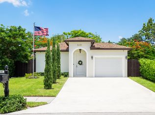 5601 Papaya Rd, West Palm Beach, FL 33413