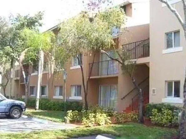 1089 N Benoist Farms Rd APT 202, West Palm Beach, FL 33411